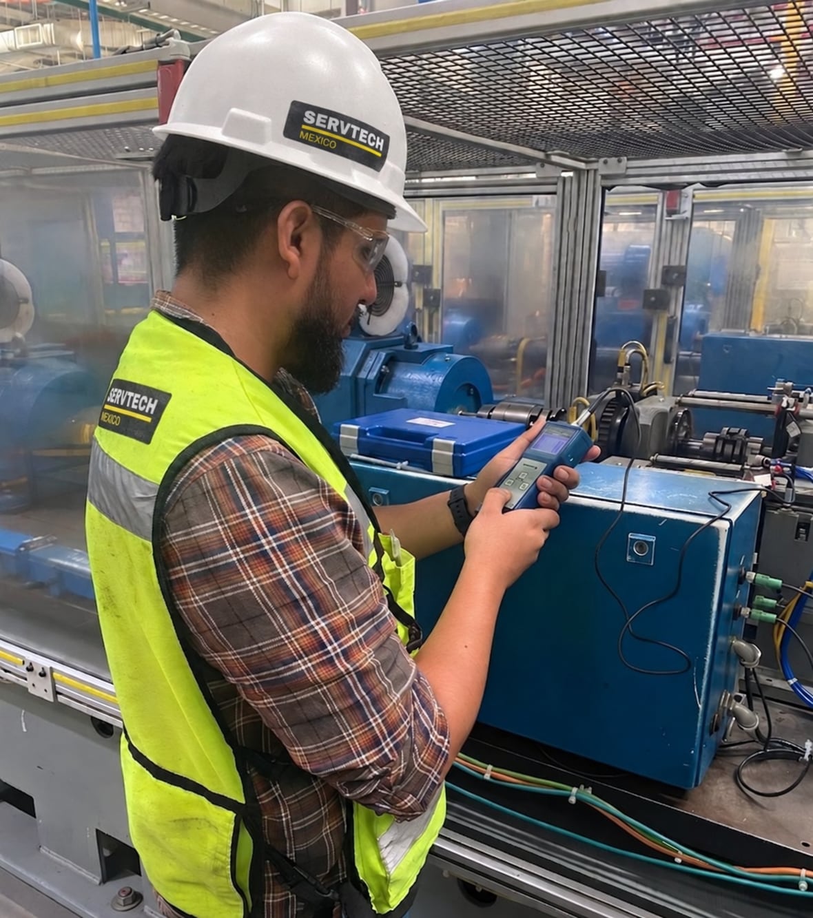 A ServTech Mexico technician carrying out machine diagnostics.